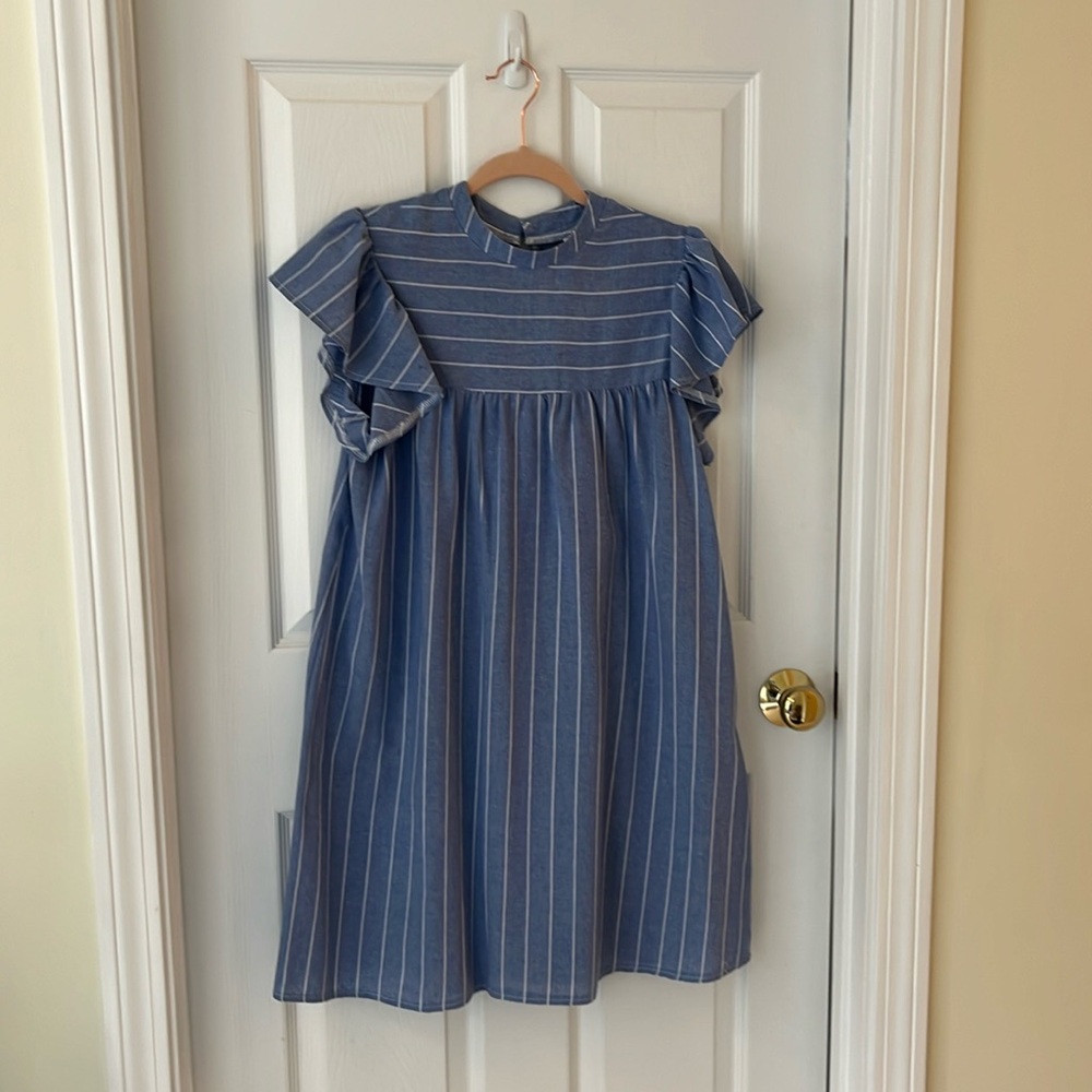 Womens size M dress.